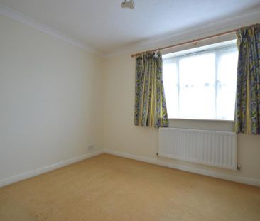 2 bedroom end of terrace house to rent - Photo 4