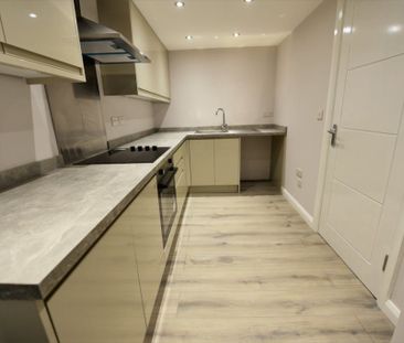3 bedroom Flat in Flat 15, Leeds - Photo 2
