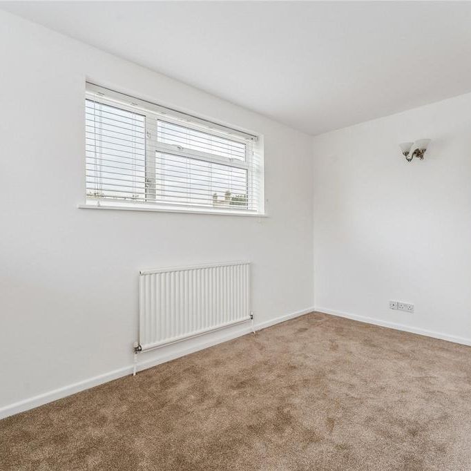 2 bedroom parking to rent - Photo 1
