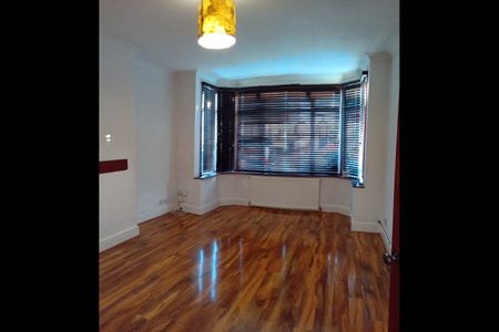 3 Bed Semi-Detached House, Barmouth Road, CR0 - Photo 3