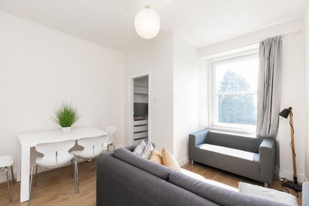 3 bedroom flat to rent - Photo 2