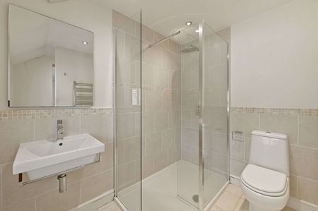 A modern family home offering bright and stylish accommodation arranged over two floors - Photo 5