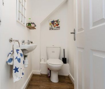 3 bedroom semi-detached house to rent - Photo 5