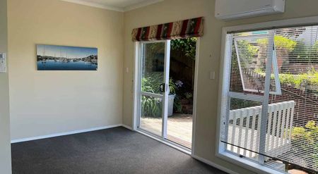 Spacious, sunny, secure two double bedroom flat - Photo 4