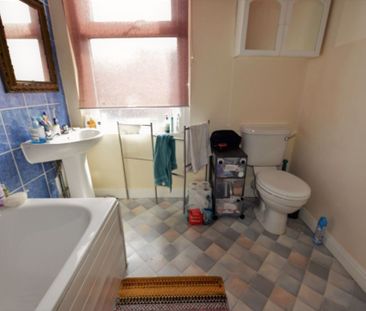 4 bedroom House in Lumley Place, Burley - Photo 1