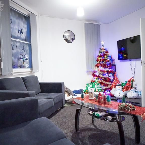 4 bedroom flat to rent - Photo 1