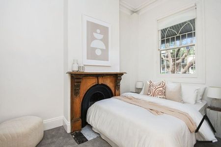 Sophisticated home in cul de sac - Photo 3