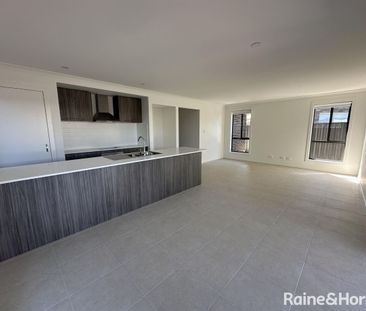 Stylish 4-Bedroom Family Home in Munno Para Downs - Photo 6