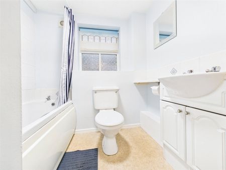 Hallen Close, Emersons Green, Bristol, BS16 - Photo 5