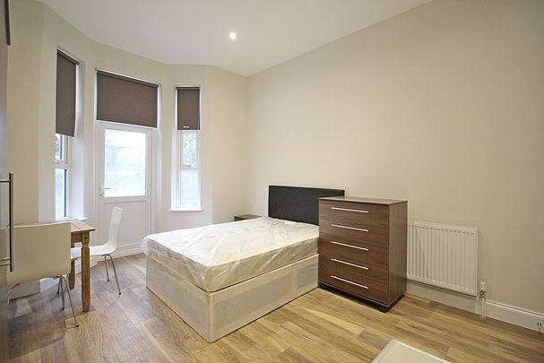 Lampton Road, Hounslow, TW3, Middlesex - Photo 1