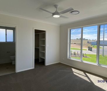 Stylish Four Bedroom Home in Southlakes Estate - Photo 1