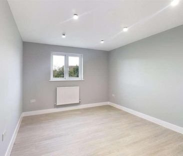 Reading Road, Burghfield Common, Reading, Berkshire, RG7 - Photo 2