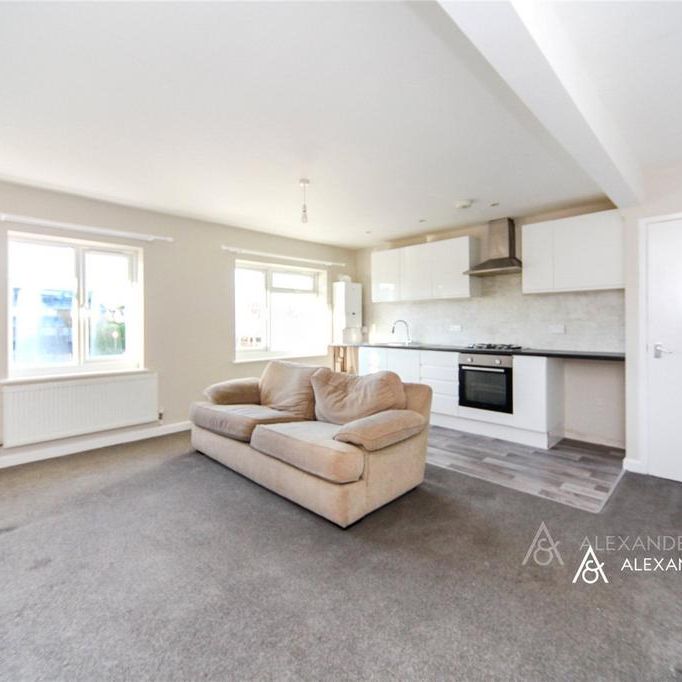 2 bedroom flat to rent - Photo 1