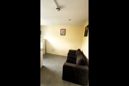 Room in a Shared Flat, Northborough Road, SW16 - Photo 5