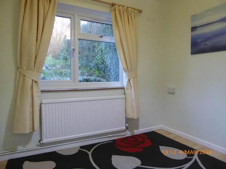 2 bedroom semi-detached bungalow to rent - Photo 3