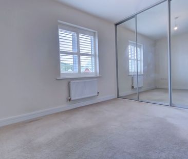 3 Bedroom Mid Terraced House To Rent - Photo 4