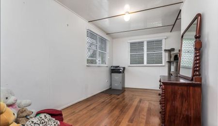 Centrally Located House Close to Shops & Jetty - Photo 4