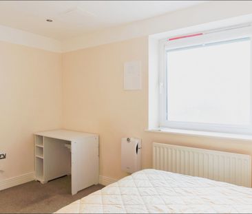 2 Bed Flat, Royal Docks, E16 - Photo 2