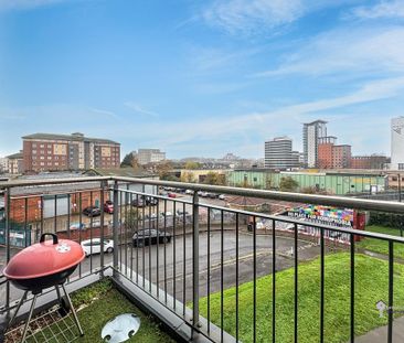 2 bedroom flat to rent - Photo 2