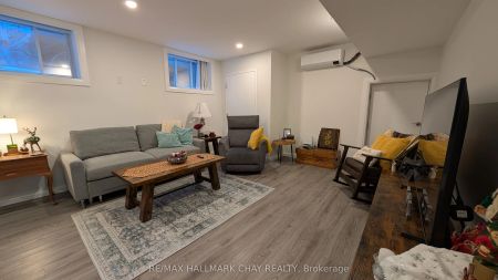 325 Peter Street N #Unit B - Photo 3