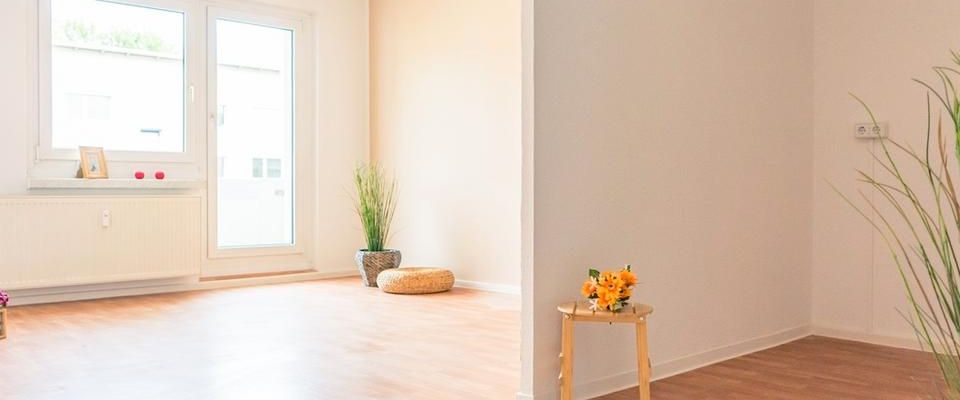 Bezugsfertige 3-Raum-Wohnung mit großem Wohn-/Essbereich - Foto 1