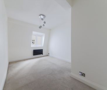 2 Bedroom Flat, Brewer Street, London, Greater London, Soho, W1F - Photo 1