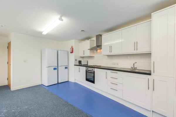 Jassi Halls, Portsmouth - Photo 1