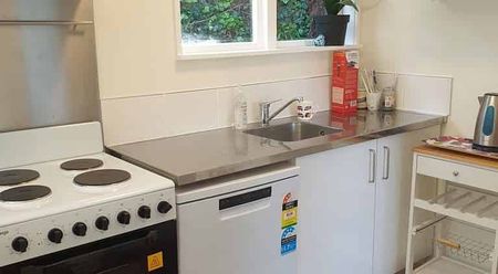 4 Bedroom Flat - Whiteware included - 2 Showers - Photo 4