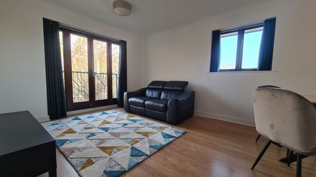 Ludlow Road, Maidenhead - Photo 1