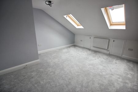 5 bedroom House To Let - Photo 2