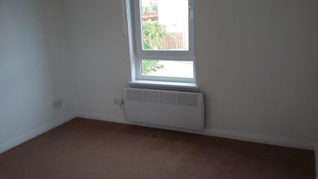1 bedroom semi-detached house to rent - Photo 4