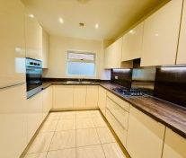 2 bed Apartment for Rent - Photo 2