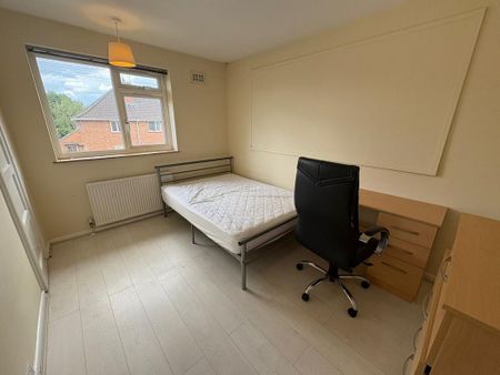 5 bedroom terraced house to rent - Photo 4