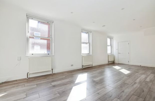 3 Bed Flat, Pratt Street, NW1 - Photo 1
