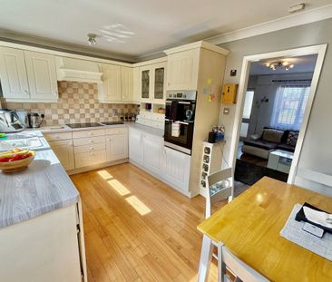 Christopher Close, PETERBOROUGH - Photo 1