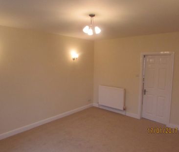 Flat to rent on - Photo 2