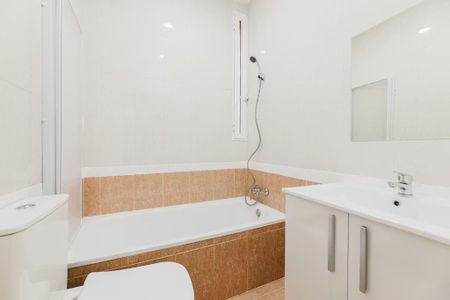 Carrer de la Indústria, Valencia, Valencian Community 46022 - Photo 4