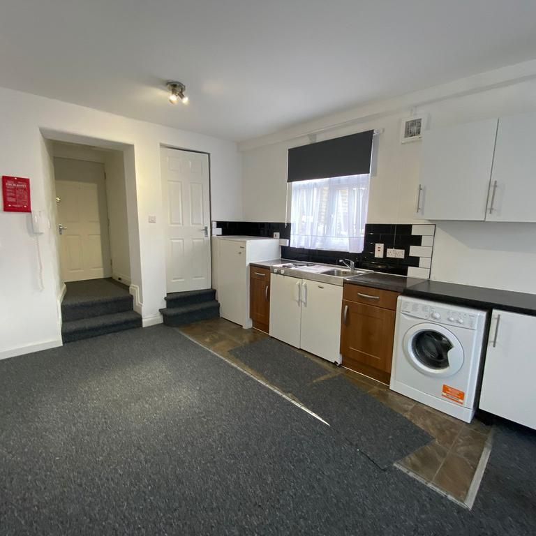 Studio to rent - Photo 1