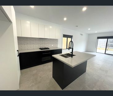 2/10 Trewheela Avenue, Manifold Heights, Vic 3218 - Photo 4