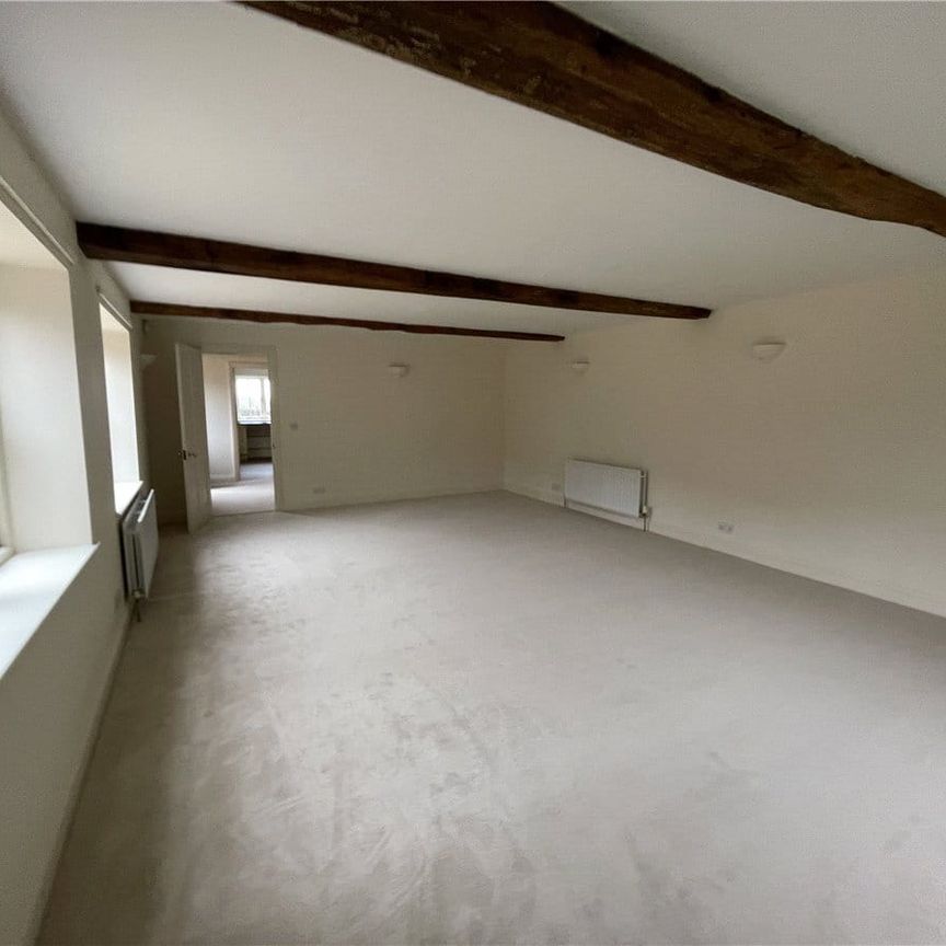 Two bedroom barn conversion on quiet country lane, situated in the landlord's grounds. - Photo 1