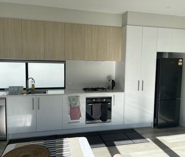 3-bedroom shared house / townhouse, Churchill Road - Photo 5