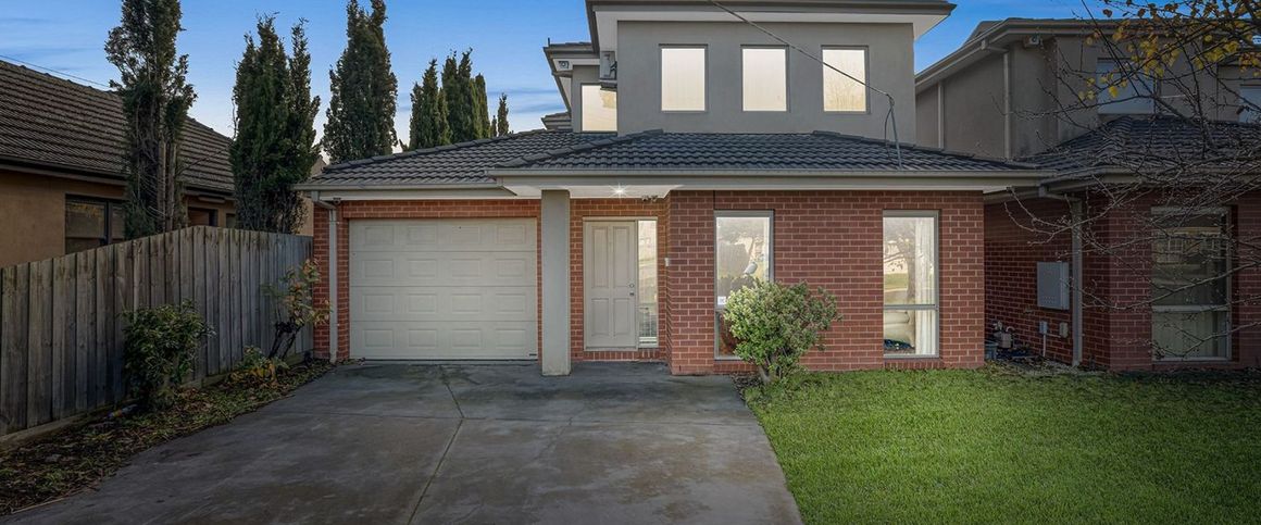 Spacious Family Home in Glen Waverley - Photo 1