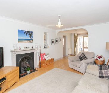 4 bedroom semi-detached house to rent - Photo 3