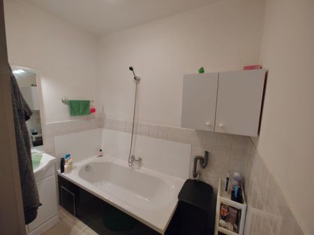 Appartement centraal gelegen nabij openbaar vervoer en E40. - Foto 2
