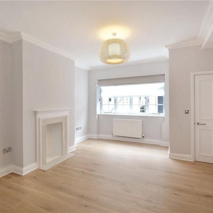 2 bedroom mews to rent - Photo 1