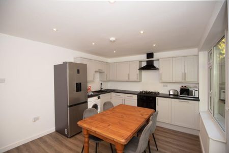 3 bedroom semi-detached house to rent - Photo 5