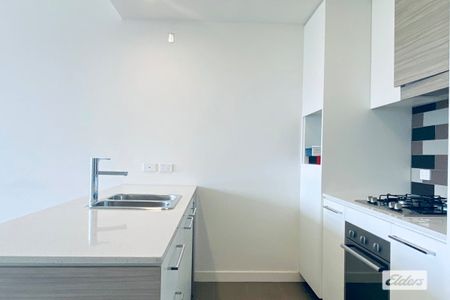 HOLDING DEPOSIT RECEIVED! - Photo 2