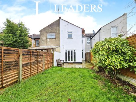 4 bedroom house to rent Bournemouth Park Road, Southend-on-Sea, Essex, SS2 - Photo 3