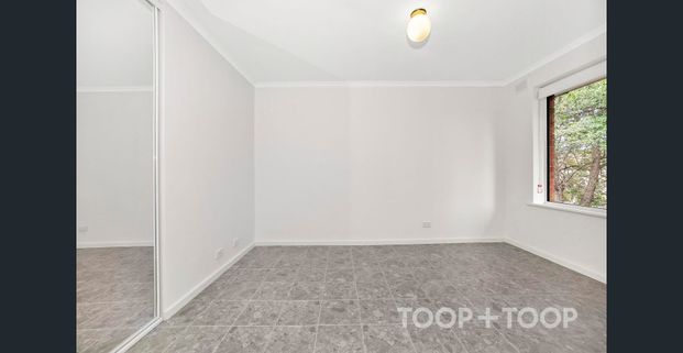 LIGHT-FILLED KENSINGTON TOWNHOUSE - Photo 1