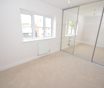 4 bedroom terraced house to rent - Photo 4
